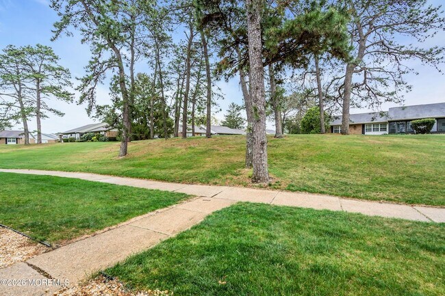 Building Photo - 15 Yorkshire Ct