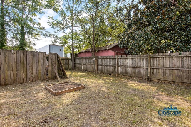 Building Photo - 4 Bedroom home in Church Hill