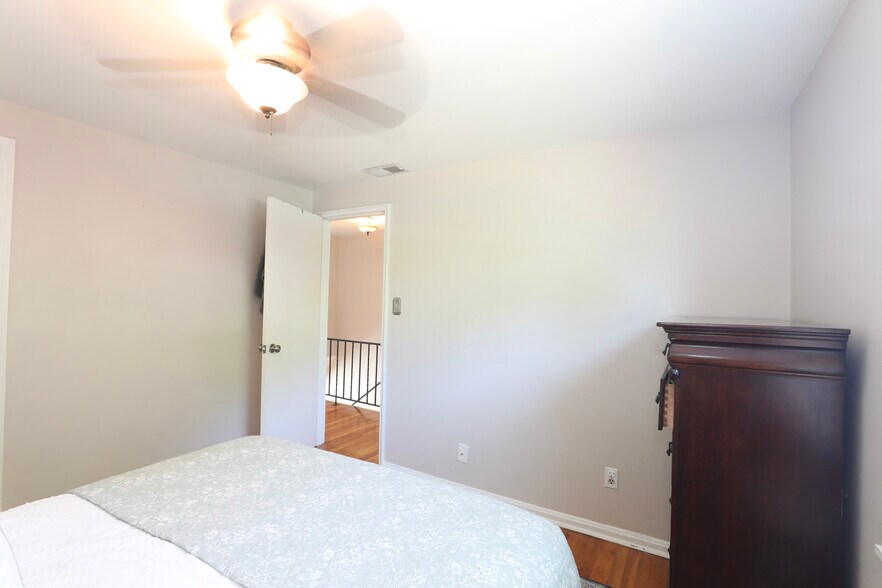 Building Photo - 209 Guthrie Ave