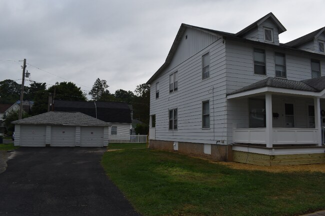 Building Photo - 617 Hepburn St