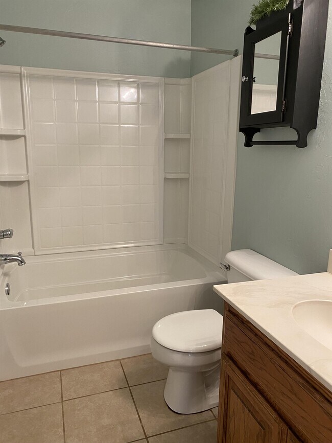 Building Photo - 18101 Viento Dr