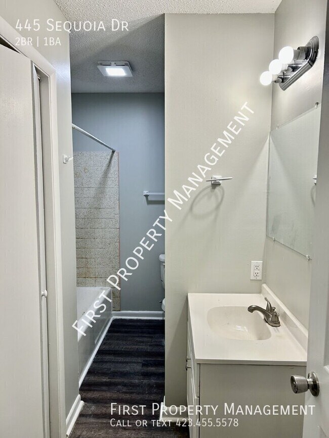 Building Photo - 445 Sequoia Dr