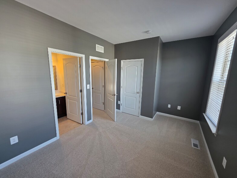 Building Photo - 629 Quarterpath Way