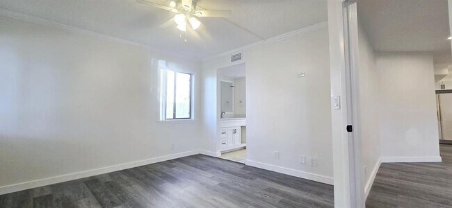 Building Photo - 5539 Courtyard Dr