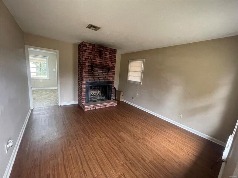 Building Photo - 112 Richmond Way