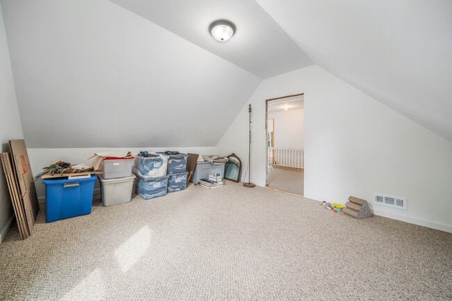 Building Photo - 1436 W Prospect Ave