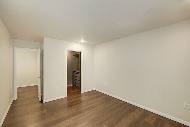 Building Photo - 2bd/2.5ba Woodinville Townhome