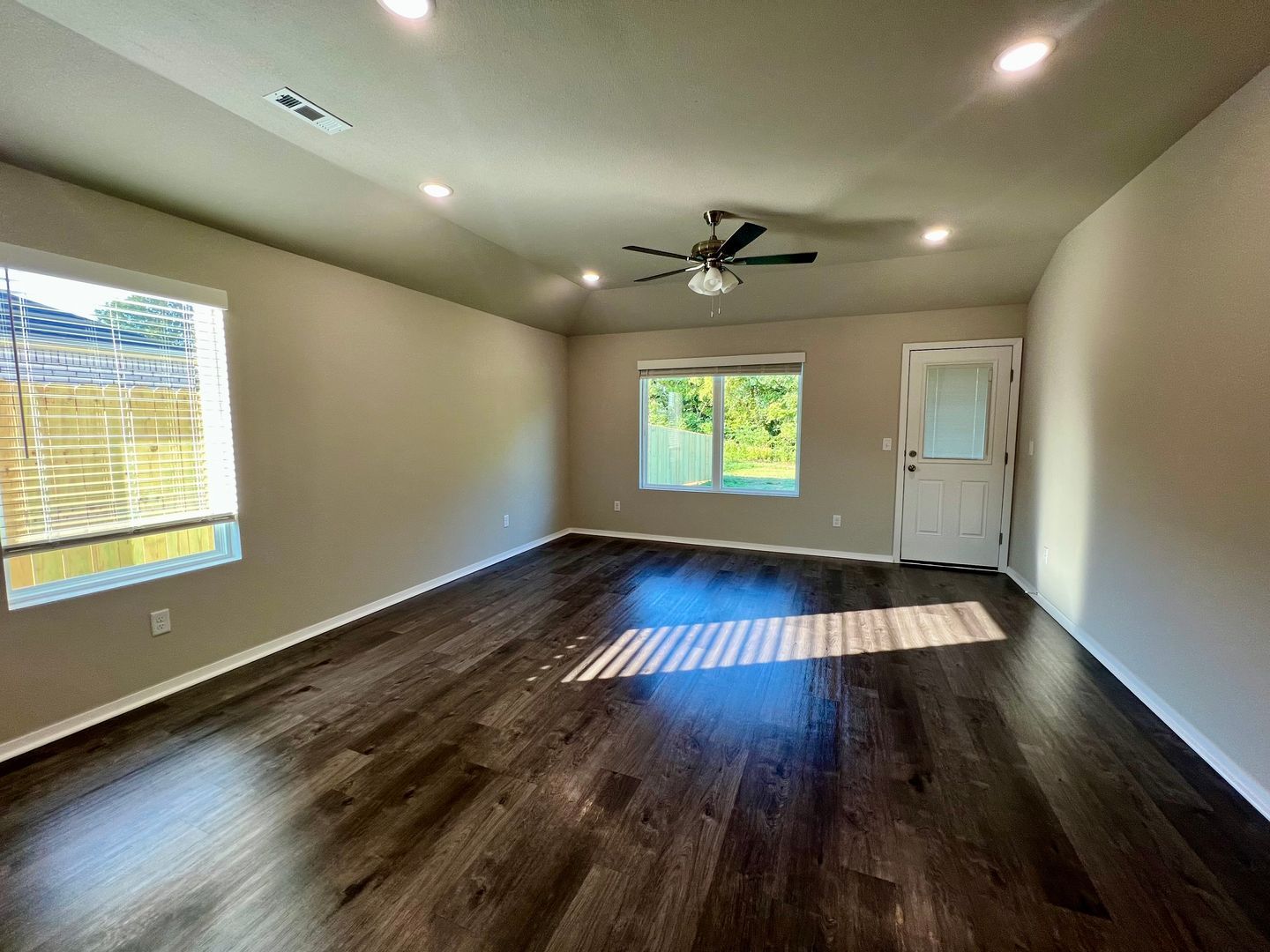 Building Photo - 8912 Preston Ct