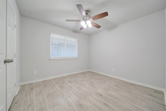 Building Photo - 19310 Young Oak St