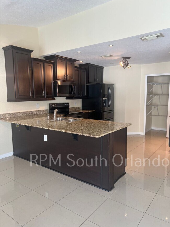 Building Photo - Beautiful 4 Bedroom 2.5 Bath Home with Hea...