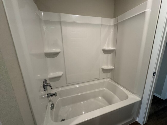 Building Photo - Brand New 4 Bedroom in Bixby