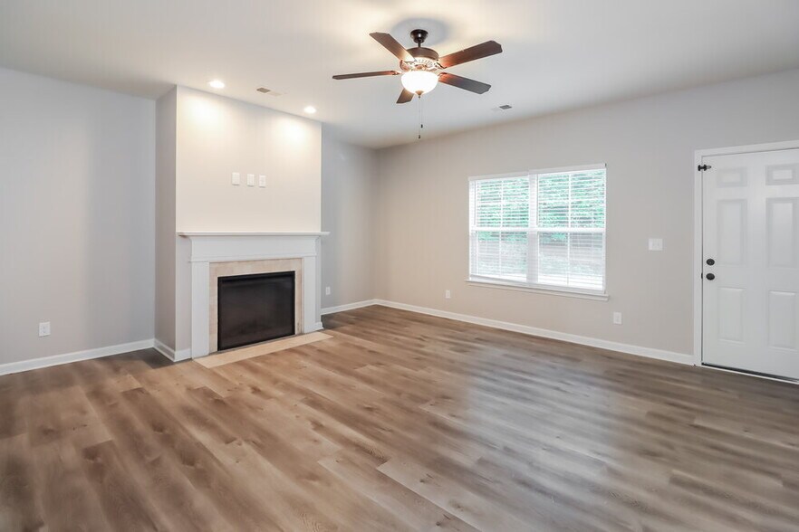 Building Photo - 1020 Bluecoat Cir