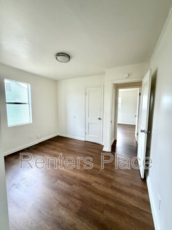 Building Photo - 229 East 28th St N