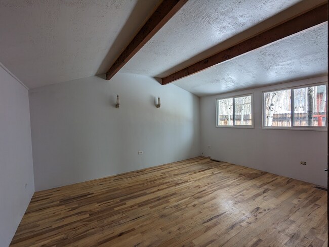 Building Photo - 320 Beaver Creek Rd