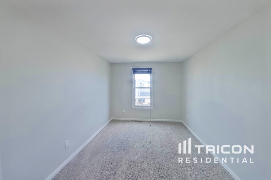 Building Photo - 6024 New Town Dr