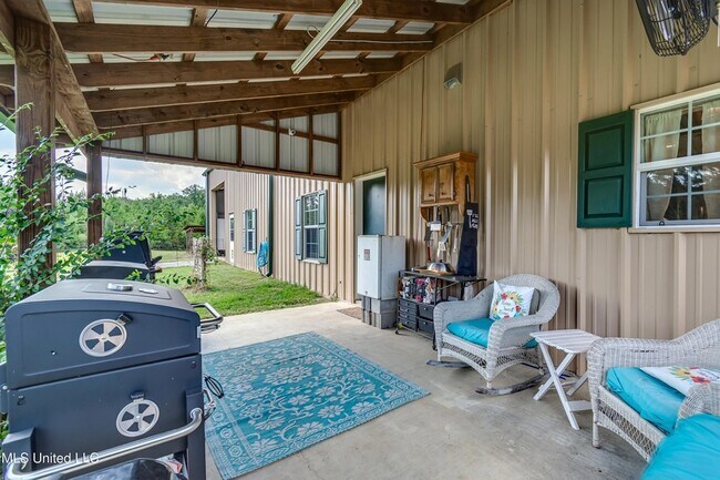 Building Photo - 1998 MS-16