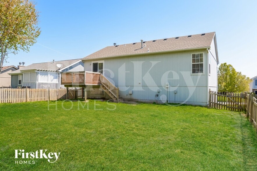 Building Photo - 11108 N Lewis Ave