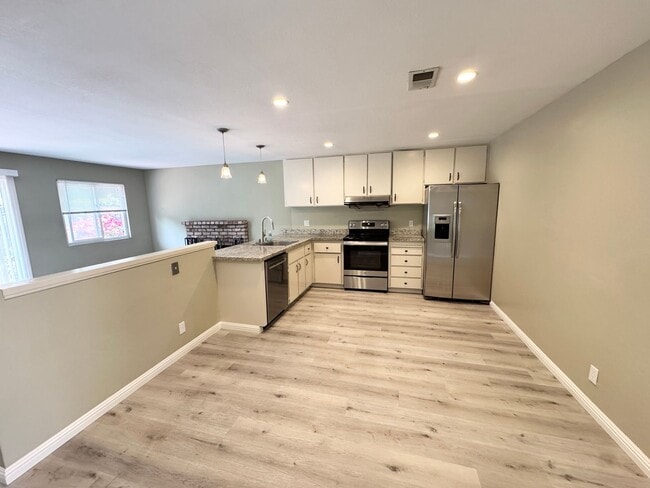 Building Photo - Perfect Shape Single Family Home in Dublin with many upgrades