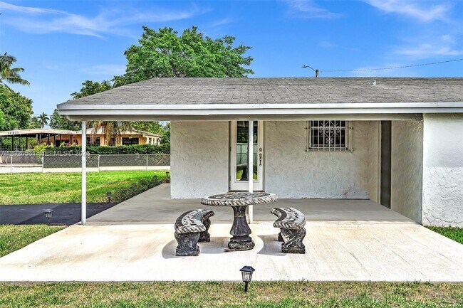 Building Photo - 20622 NW 23rd Ct