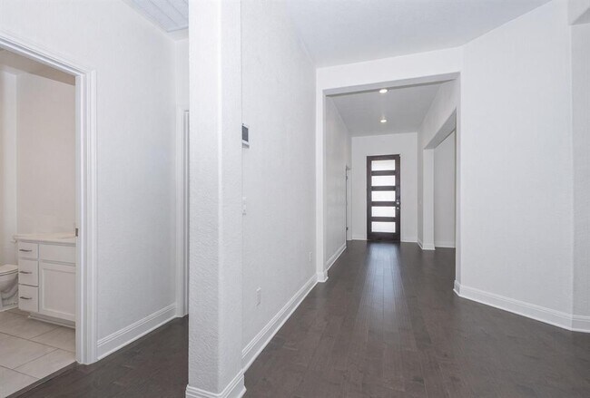 Building Photo - 17901 Civorno Dr