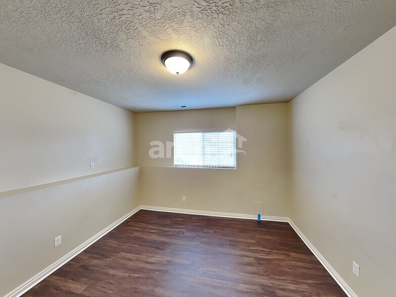 Building Photo - 2103 W 2265 N