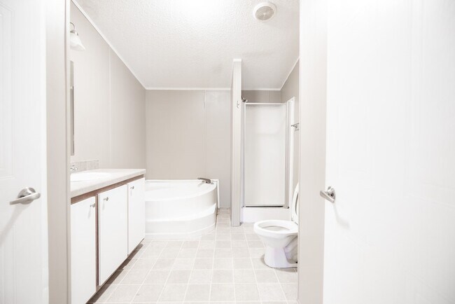 Building Photo - 30820 Peaches Way