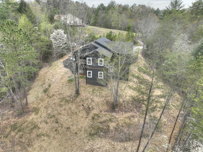 Building Photo - 64 Walnut Dr