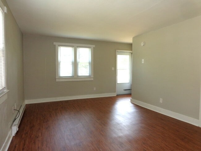 Building Photo - Townhomes at West Little Creek - Holiday Rent Special!