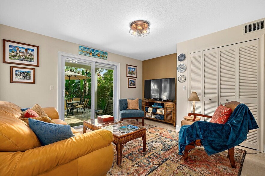 Building Photo - 27 Desoto Pl