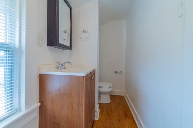 Building Photo - Charming 1910 Craftsman 4bd/2ba Tacoma House for Rent!