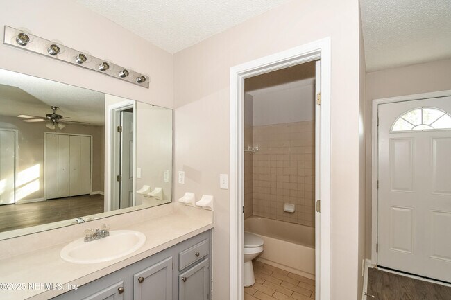 Building Photo - 5118 Somerton Ct