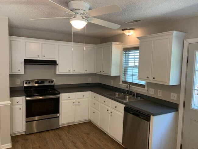 Building Photo - 106 Winterberry Ln