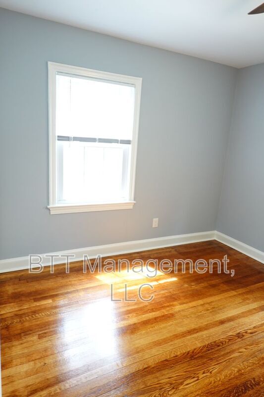 Building Photo - 8406 Greenwood Ave