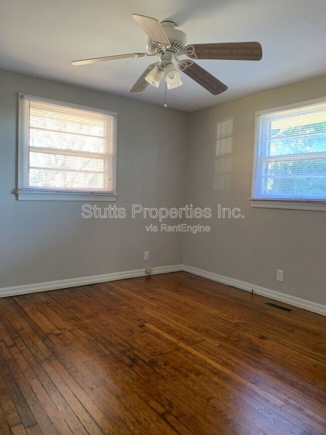 Building Photo - 106 Hackett Ct