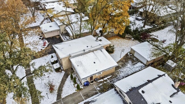 Building Photo - 400 Locust Rd