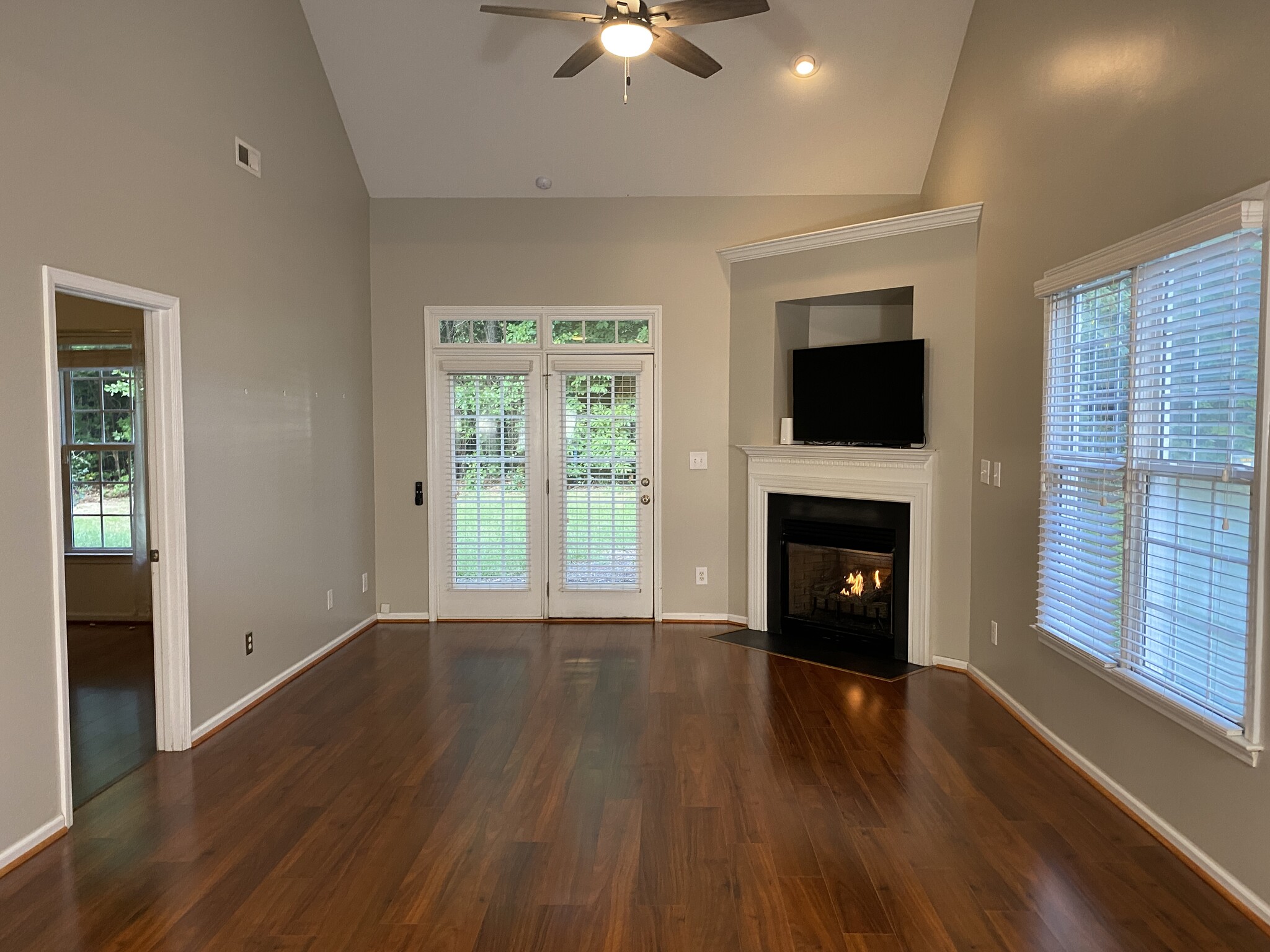 Building Photo - 6002 River Estates Dr
