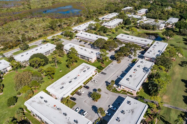 Building Photo - 18081 SE Country Club Dr