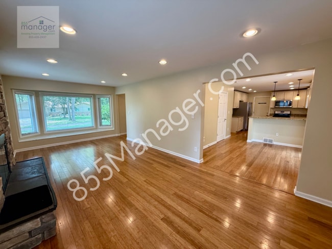 Building Photo - Union Lake Retreat – Updated 4-Bed Colonia...