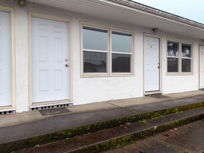 Primary Photo - Bright One bedroom Woodlawn Apartment
