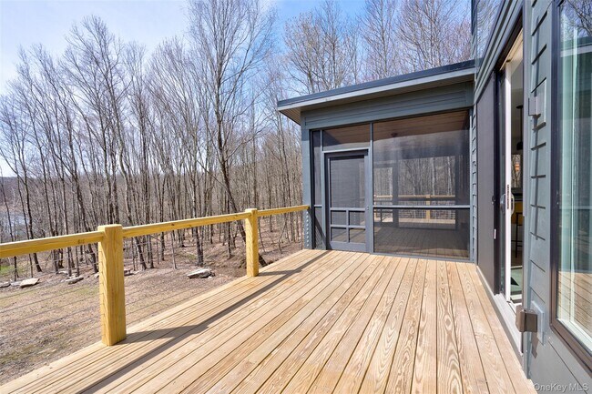 Building Photo - 90 Meadow Ln