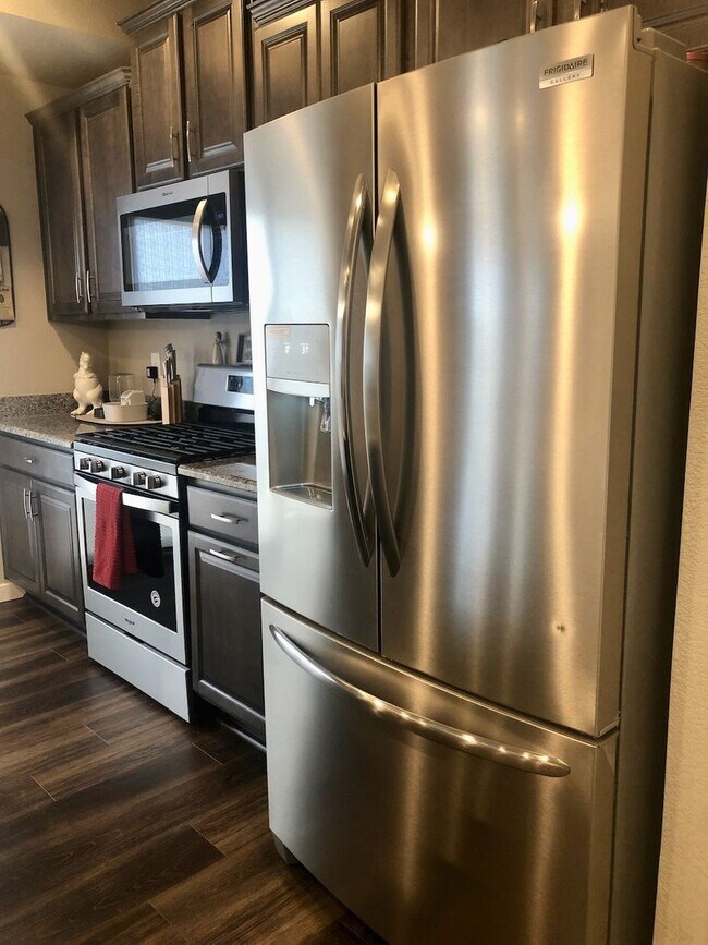Building Photo - STUNNING 2BD + LOFT HOME WITH LUXURY UPGRA...