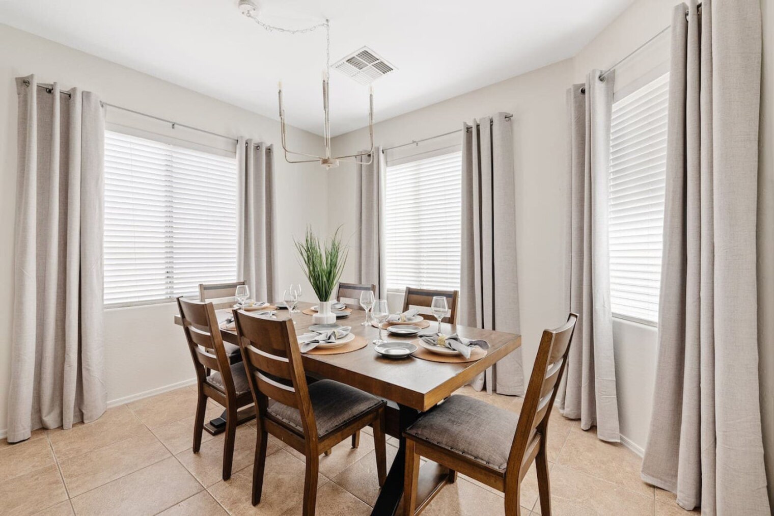 Building Photo - 2372 E Sequoia Dr