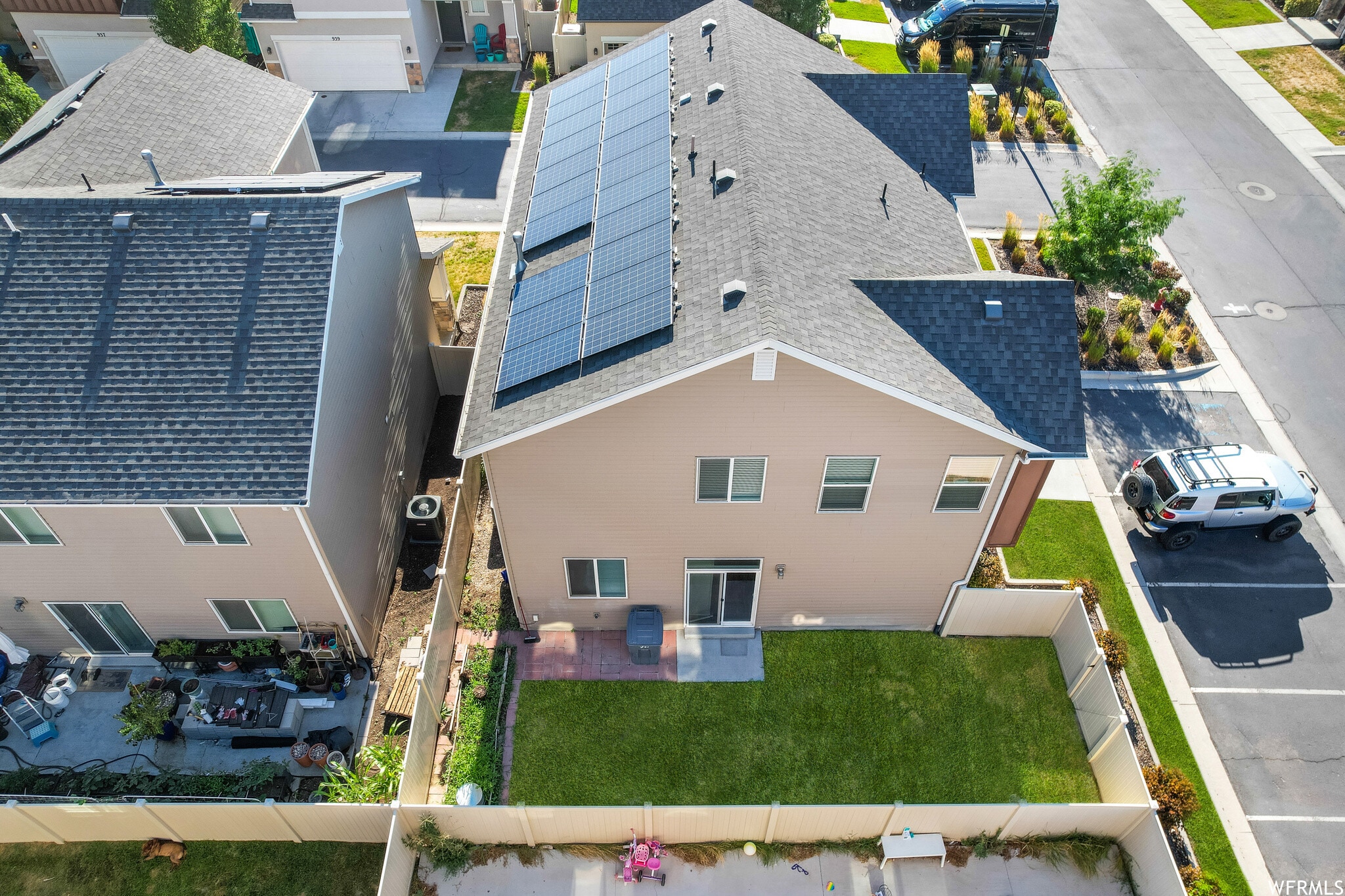 solar panels on the roof - 929 W Stonehaven Dr