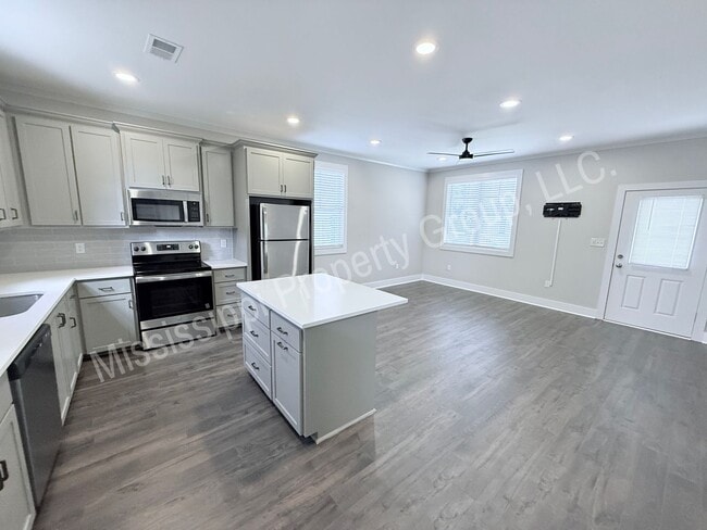 Building Photo - 2BD / 2BA FOR RENT