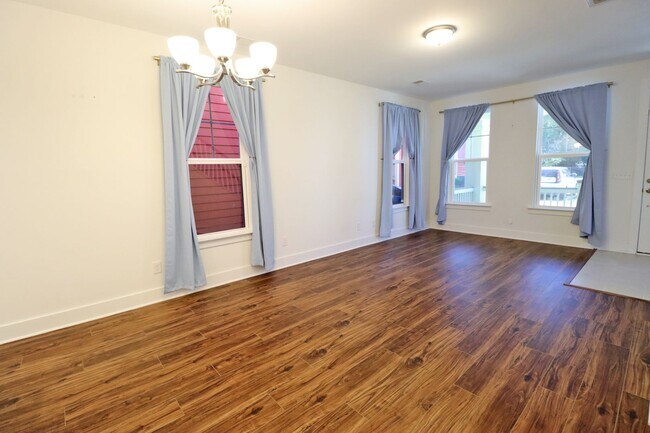 Building Photo - 2 bedroom/2.5 bath home in West Columbia.