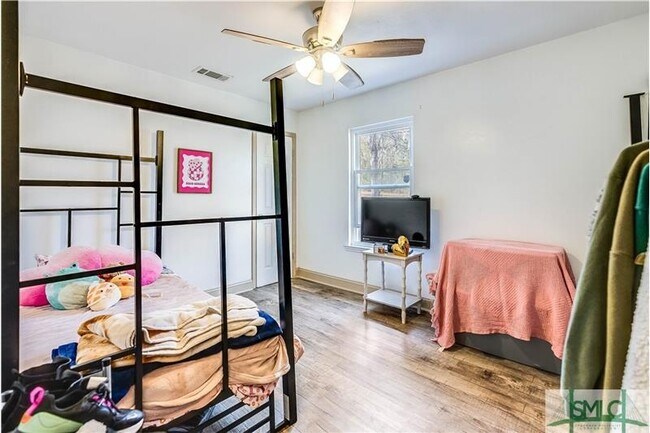 Building Photo - 106 W White Hawthorne Dr