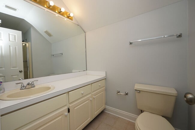 Building Photo - Spacious 5-Bedroom Home in Gated Parkwood ...