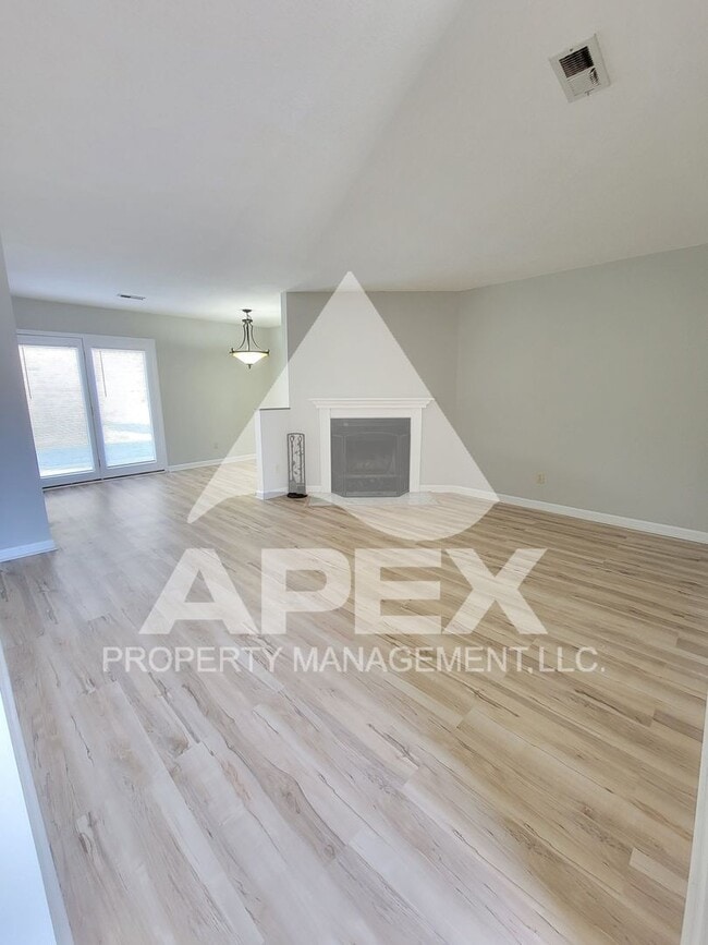 Building Photo - WEST KNOX - Spacious 2Bd/2Ba Condo in Silverbrook!