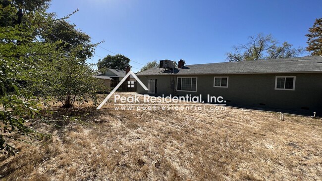 Building Photo - Nice 4bd/3ba House with 2 Car Garage