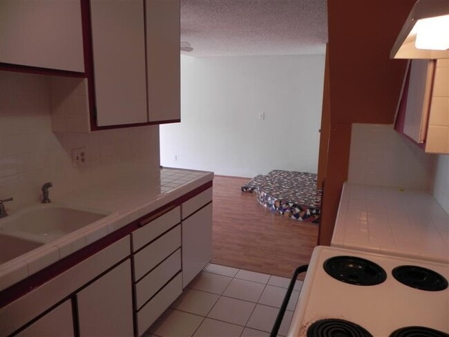 Building Photo - 2BR/2BA LOFT CONDO IN BIXBY KNOLLS